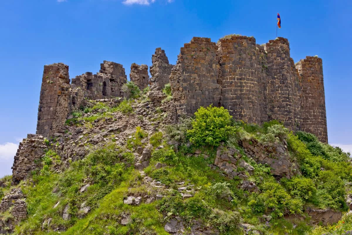 Amberd Fortress The main attractions of Armenia – photos and descriptions: Amberd Fortress