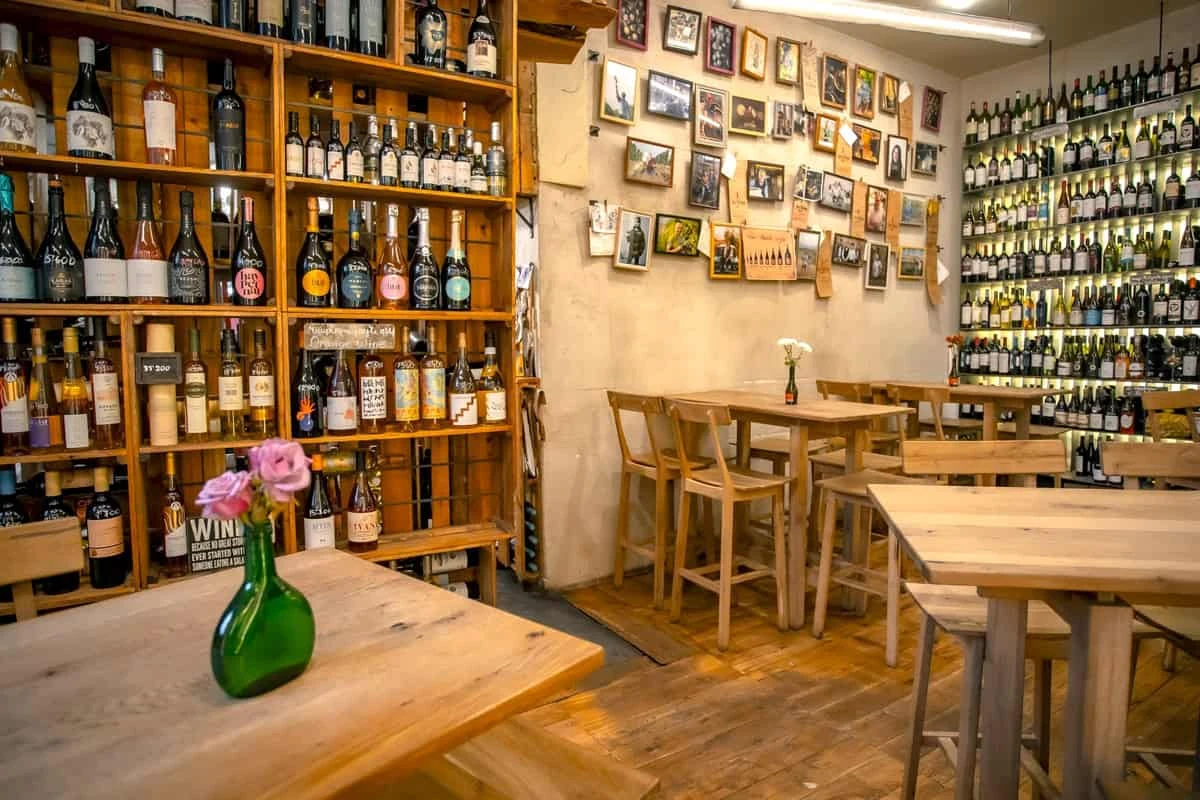 In Vino Wine Club, Bar – Address: 6, Saryan str. Where to eat tasty and inexpensive food in Yerevan?: In Vino Wine Club, Bar – Address: 6, Saryan str.