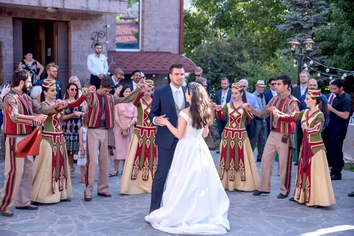 Traditional dance at an Armenian wedding Armenian culture – unique traditions of the Armenian people: Traditional dance at an Armenian wedding