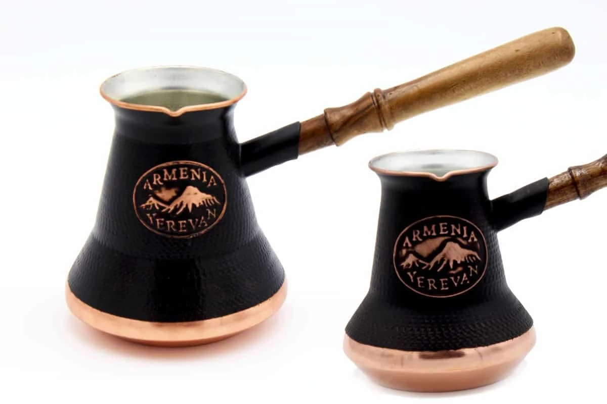 Auswahl an Geschenken und Souvenirs aus Armenien: Armenische Cezve