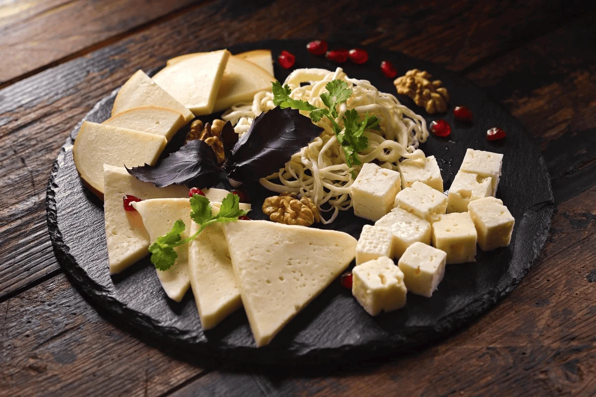 Formaggi armeni Selezione di regali e souvenir dall'Armenia: Formaggi armeni