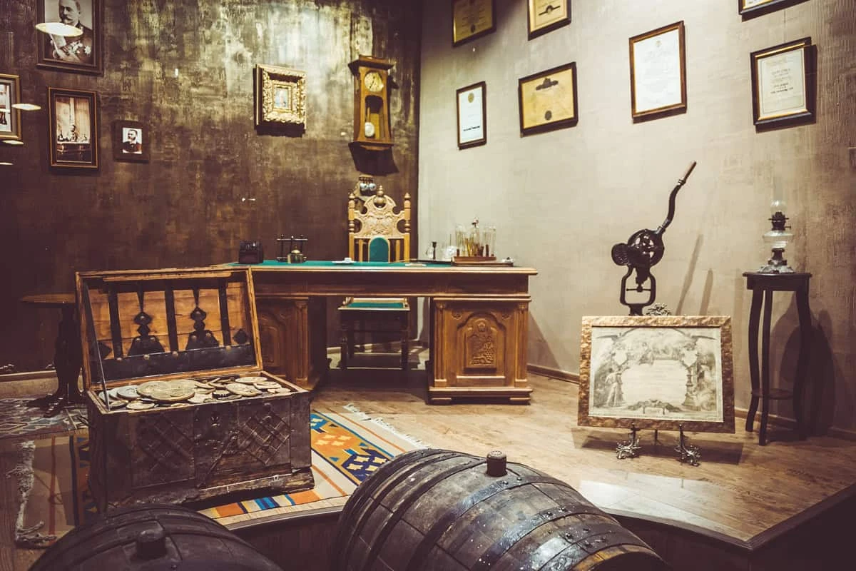ARARAT-Museum und Brandyfabrik Die Museen von Eriwan – welche Museen sich für Touristen lohnen: ARARAT-Museum und Brandyfabrik