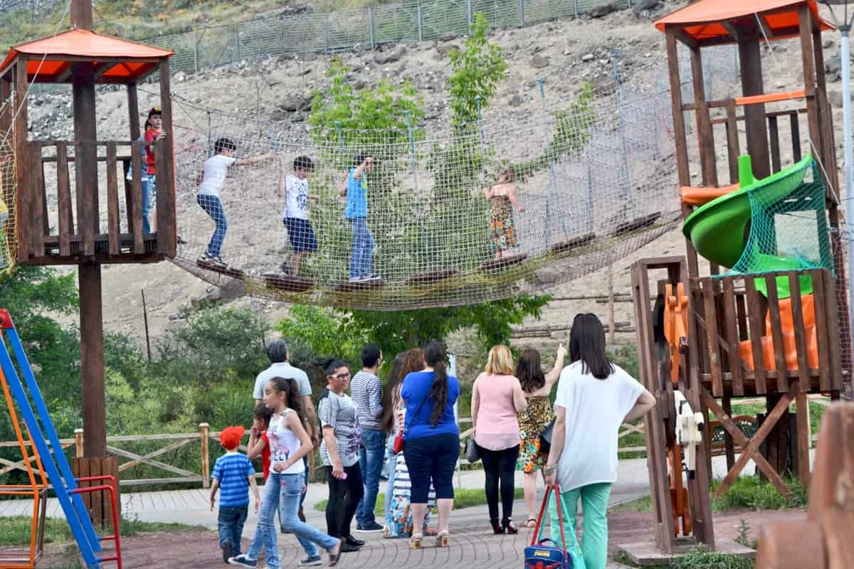 Travel to Armenia with kids – Vacation with a children: Yerevan Zoo