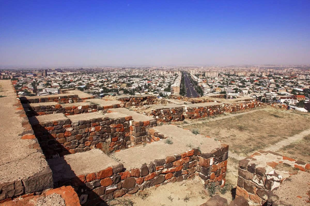 Travel to Armenia with kids – Vacation with a children: Erebuni Fortress
