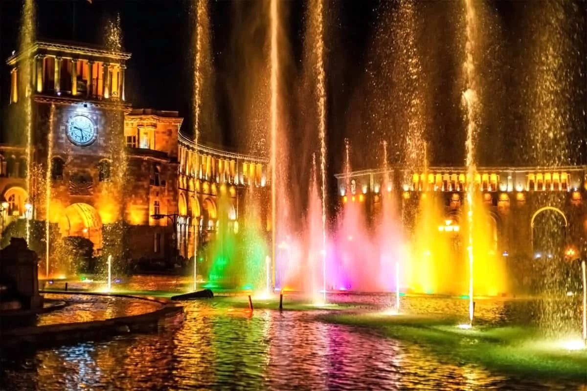 Travel to Armenia with kids – Vacation with a children: Republic Square