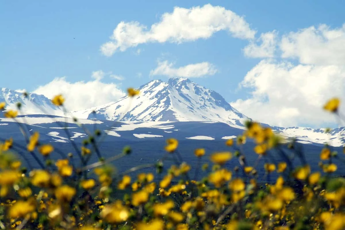 Aragats, Lake Kari, Amberd Fortress and Byurakan in Armenia: Mount Aragats