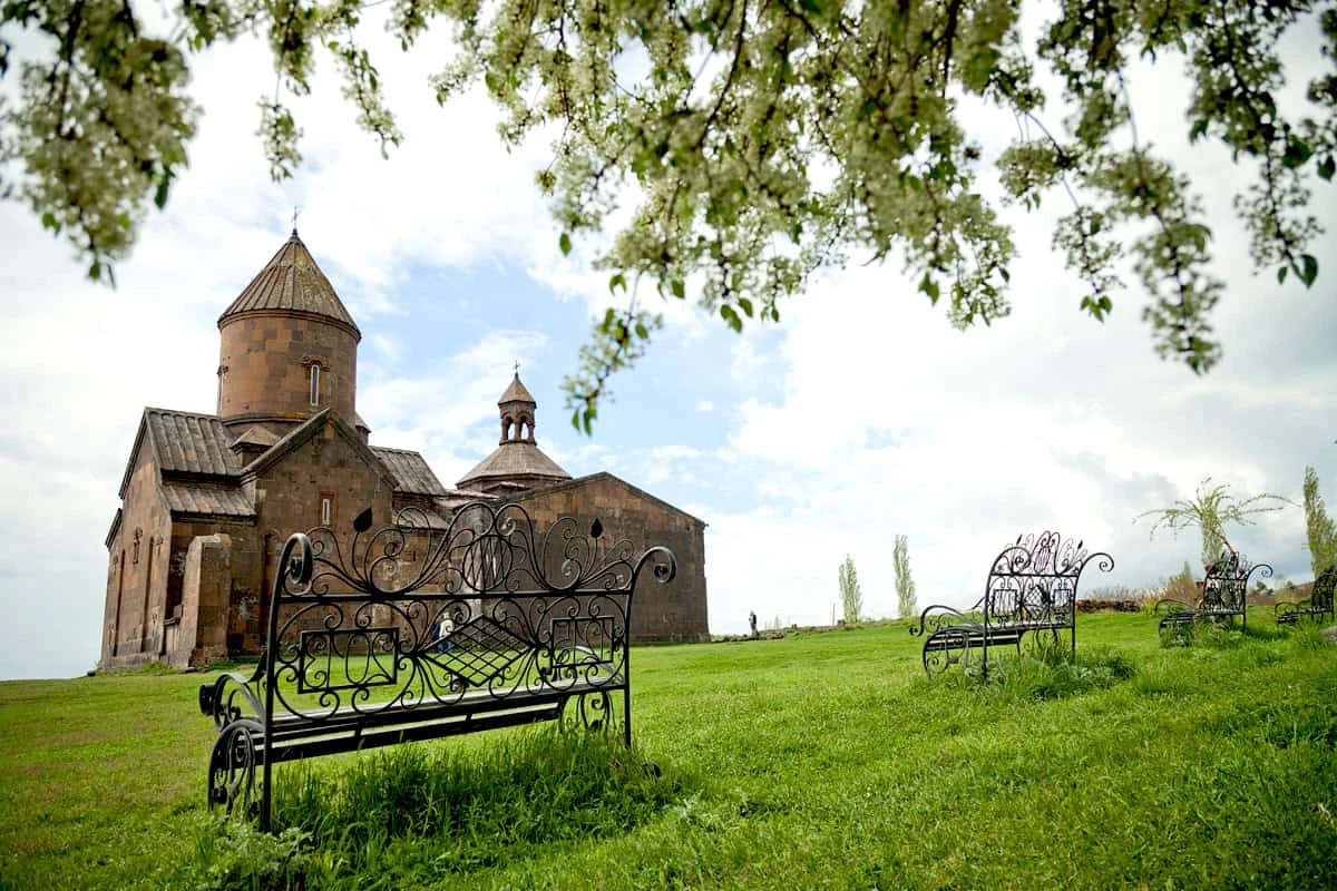 Aragats, Lake Kari, Amberd Fortress and Byurakan in Armenia: Saghmosavank monastery
