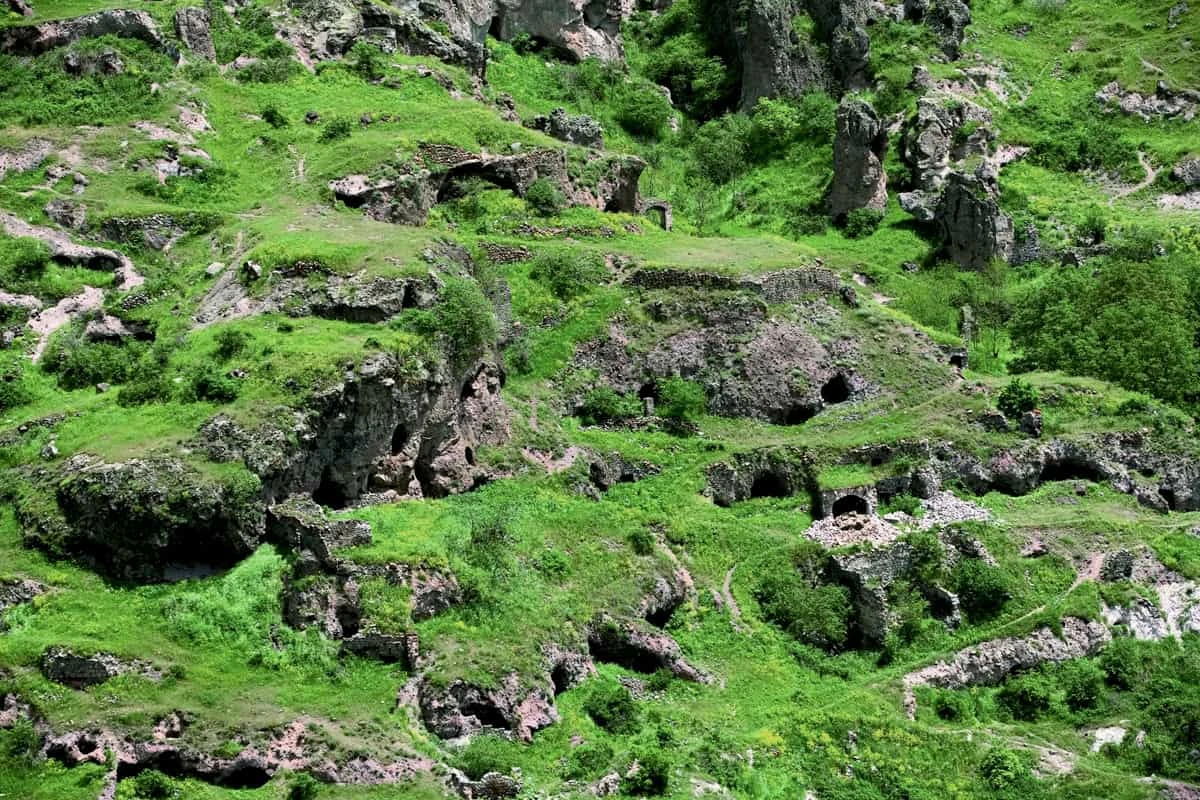 Khndzoresk – the cave city of Armenia: The caves of Tegh