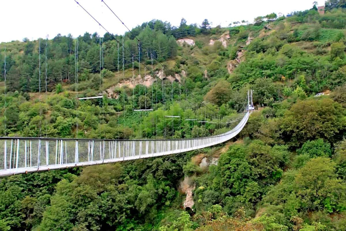 Khndzoresk – la città rupestre dell'Armenia: Il ponte sospeso
