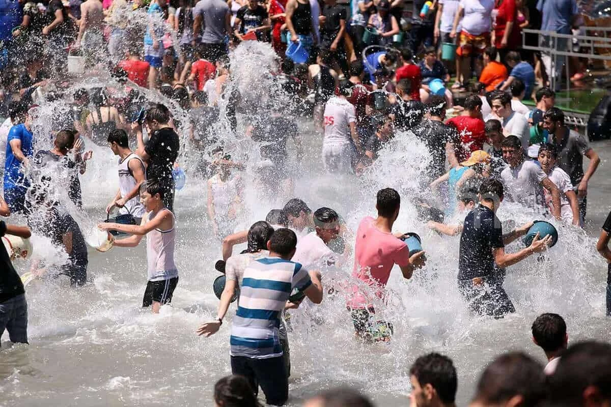 Feiertage in Armenien – Feiertagskalender: Fröhliches Fest Wardawar