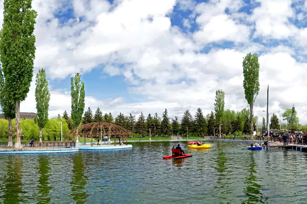 What to see in Gyumri – the attractions of Armenia: Central Park in Gyumri