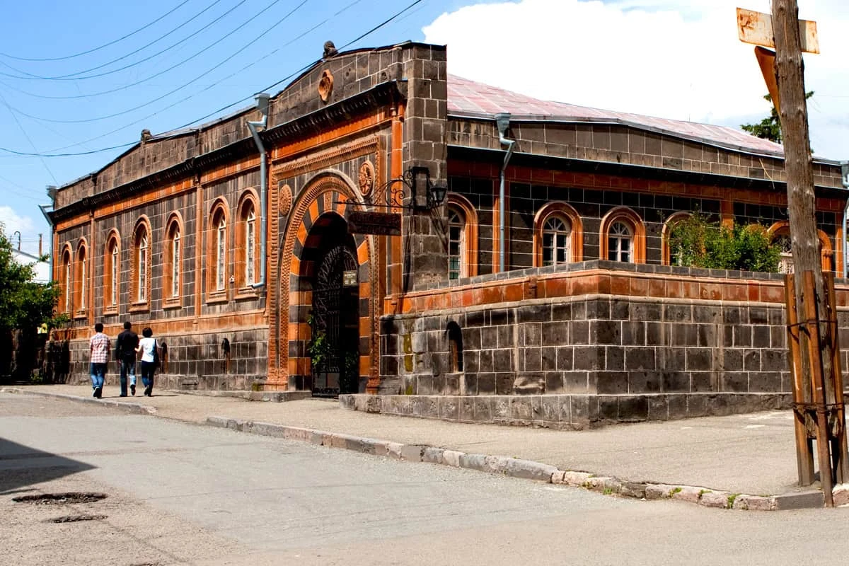 Casa-museo memoriale Hovhannes Shiraz Cosa vedere a Gyumri – le attrazioni dell'Armenia: Casa-museo memoriale Hovhannes Shiraz