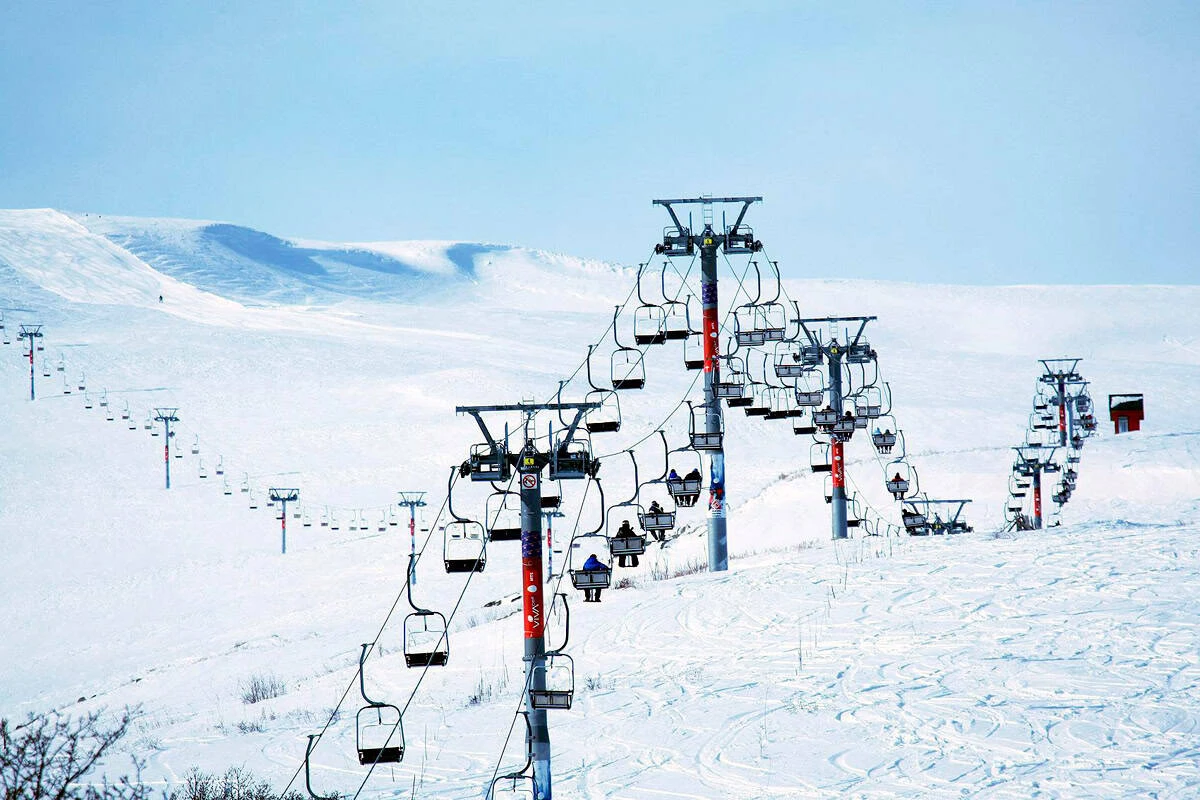Tsaghkadzor, ciudad turística y teleférico en Armenia: Teleférico de Tsaghkadzor en invierno