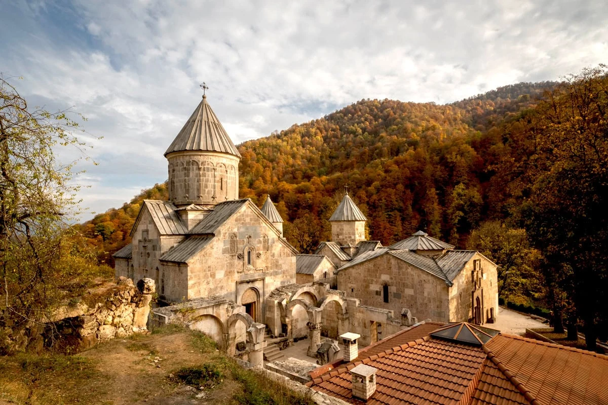 Ճամփորդություններ Երևանից – 30 լավագույն ուղղությունները: Հաղարծին