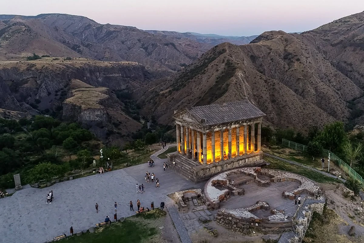 Guia de leyendas armenias: secretos de montanas y templos: Templo de Garní
