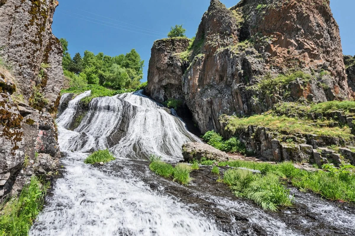 Las aguas curativas de Armenia: guía para unas vacaciones en Jermuk para quienes viajan por primera vez: Cascada Cabello de Sirena: una terapia natural
