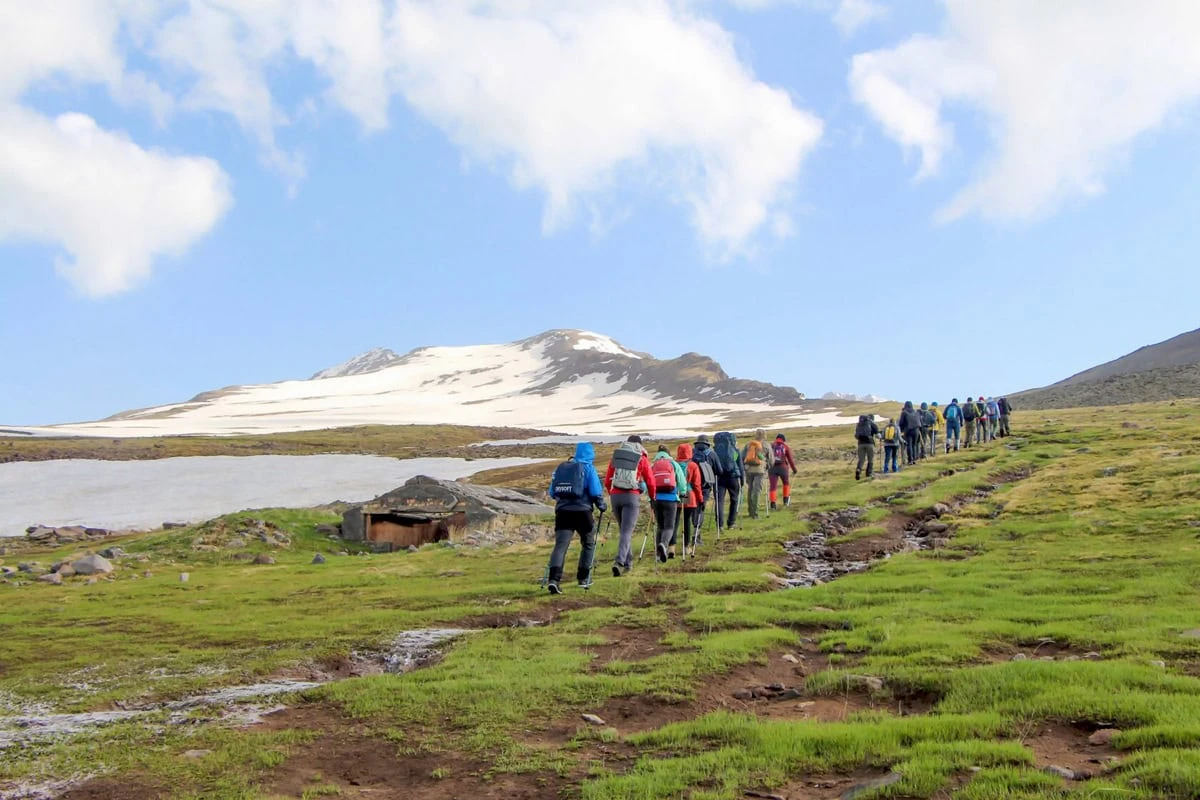 Հայաստանի արշավային երթուղիներ, կիրճեր, լեռներ, ջրվեժներ: Արագած լեռ
