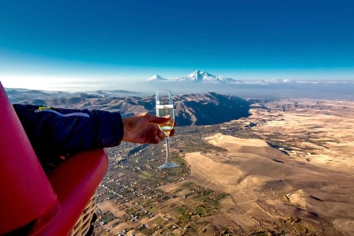 Wo sieht man den Ararat? Armeniens beste Aussichtspunkte: Heißluftballonfahrt über Armenien mit Blick auf den Ararat