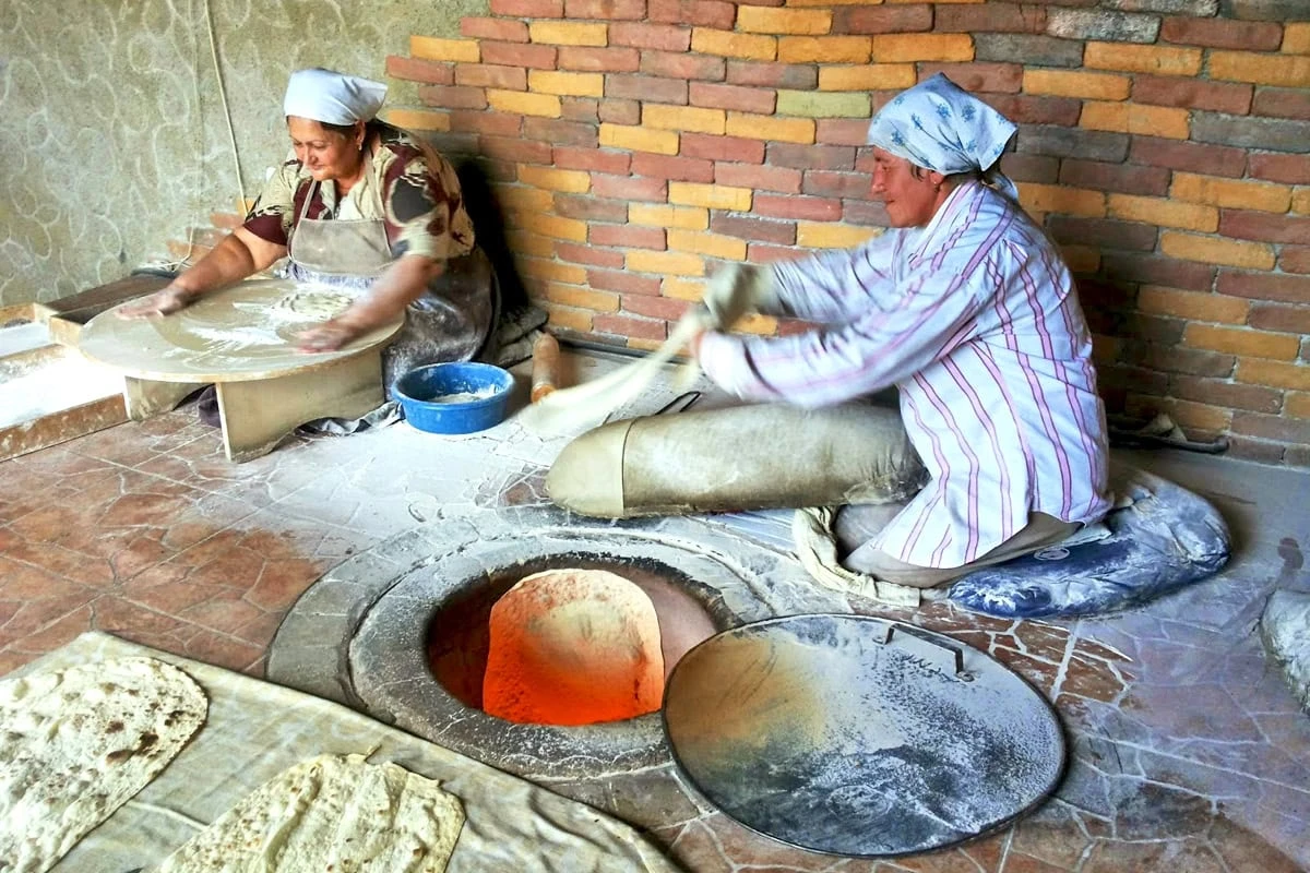 Armenian Cuisine: 10 Traditional Dishes to Try | Hyur Service: The Tradition of Lavash Baking