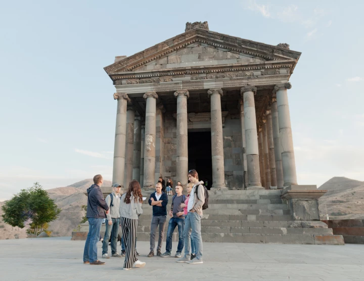 Creación de equipos "Buscando la lanza del destino" – octubre, 2019. Nuestros queridos huéspedes – amables, felices y siempre sonrientes