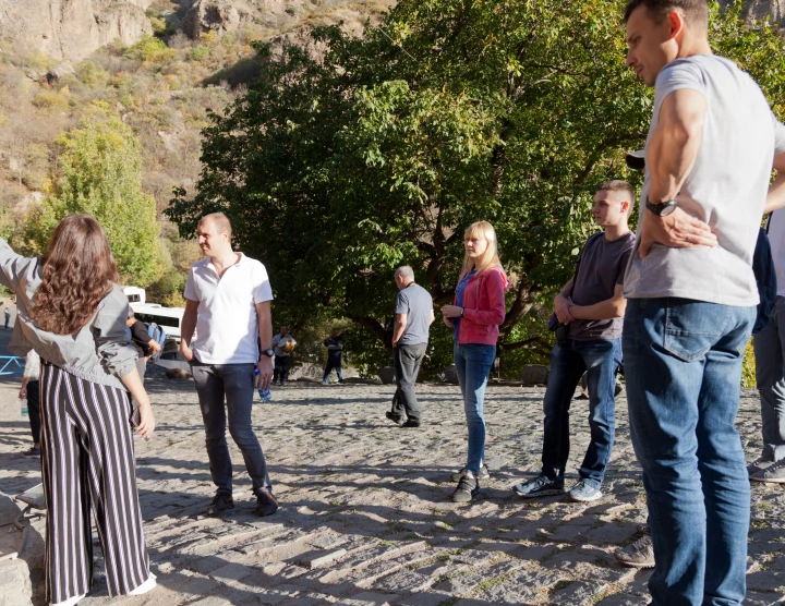 Creación de equipos "Buscando la lanza del destino" – octubre, 2019. Nuestros queridos huéspedes – amables, felices y siempre sonrientes