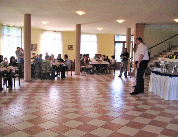 Sommerschule ”Nichtlineare Analyse und Geometrische PDE”, Zaghkadsor. 15-24 Juni, 2008. Anzahl der Teilnehmer: 80
