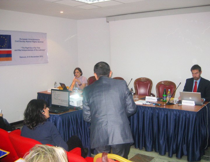 ԵՄ-Հայաստան քաղաքացիական հասարակություն սեմինար «Արդար դատաքննության իրավունքը և դատական իշխանության անկախությունը», Երևան: Նոյեմբերի 9-10, 2010: Մասնակիցների թիվը՝ 60