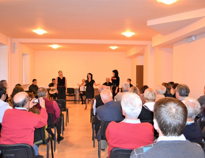 Գիտաժողով «Հարմոնիկ անալիզ և մոտավորություններ, V», Ծաղկաձոր: Սեպտեմբերի 10-17, 2011: Մասնակիցների թիվը՝ 100