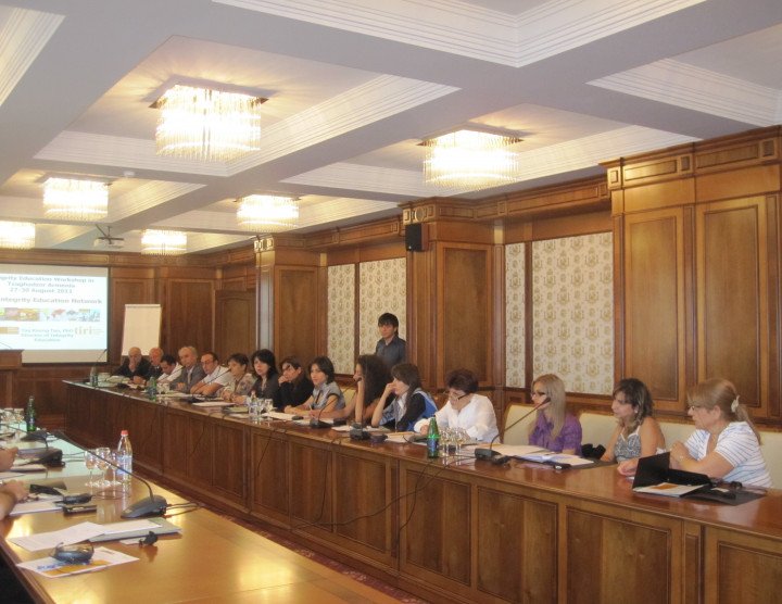 Seminario "Integrazione nei settori di business e di pubblica amministrazione", Tsakhkadzor. 27-30 agosto, 2011. Numero di partecipanti: 25