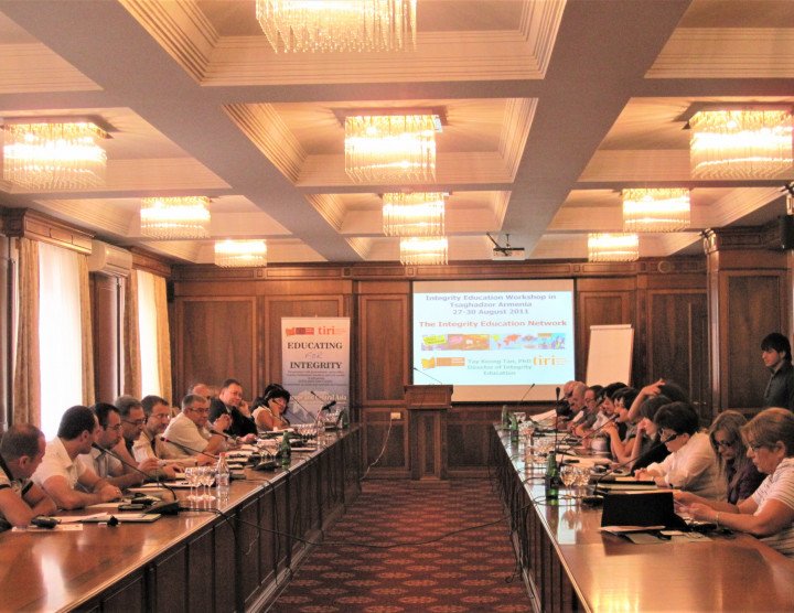 Seminario ”Integridad en secciones de negocio y de administración pública”, Tsaghkadzor. 27-30 de agosto, 2011. Número de participantes: 25