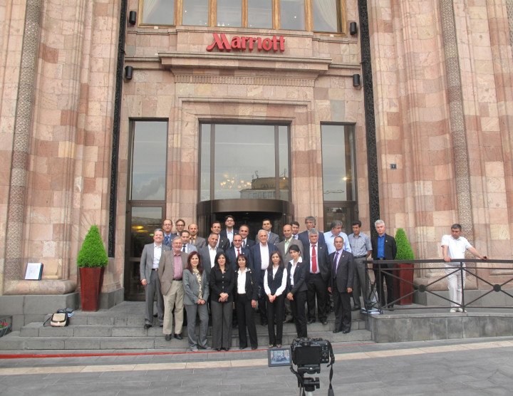 Réunion annuelle de la compagnie de ciment et d'investissement «Espandar», Erevan. 10-14 mai, 2012. Nombre de participants: 70