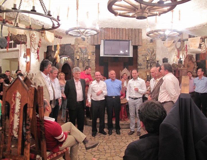 «Էսպանդար» ցեմենտի ներդրումային ընկերության ամենամյա հանդիպում, Երևան: Մայիսի 10-14, 2012: Մասնակիցների թիվը՝ 70