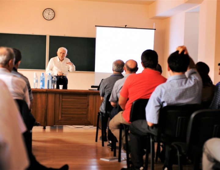 Գիտաժողով «Մաթեմատիկան Հայաստանում. նվաճումներ և հեռանկարներ, II», Ծաղկաձոր: Օգոստոսի 24-31, 2013: Մասնակիցների թիվը՝ 140