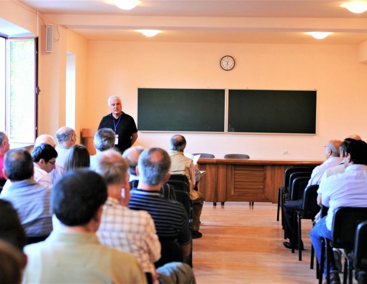 Գիտաժողով «Մաթեմատիկան Հայաստանում. նվաճումներ և հեռանկարներ, II», Ծաղկաձոր: Օգոստոսի 24-31, 2013: Մասնակիցների թիվը՝ 140