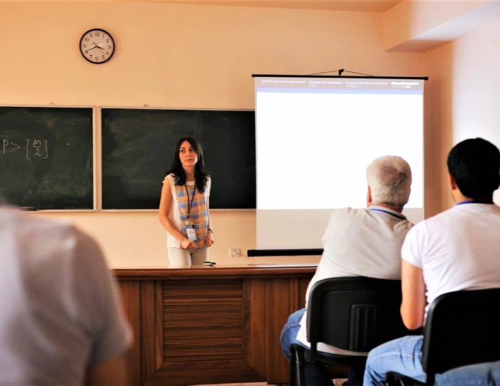 Conferencia científica "Matemáticas en Armenia: progresos y perspectivas, II", Tsaghkadzor. 24-31 de agosto, 2013. Número de participantes: 140