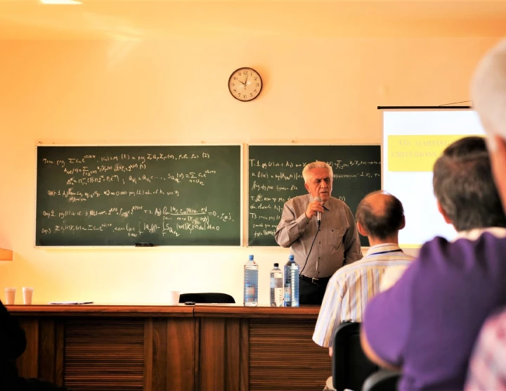 Conferencia científica "Matemáticas en Armenia: progresos y perspectivas, II", Tsaghkadzor. 24-31 de agosto, 2013. Número de participantes: 140