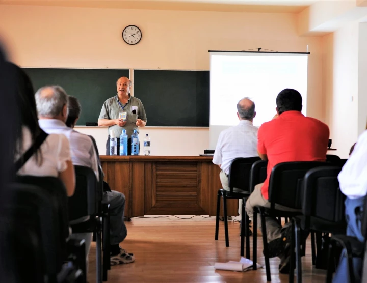 Conferencia científica "Matemáticas en Armenia: progresos y perspectivas, II", Tsaghkadzor. 24-31 de agosto, 2013. Número de participantes: 140