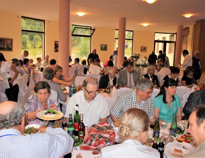 Wissenschaftliche Konferenz ”Mathematik in Armenien: Fortschritte und Perspektiven, II”, Zaghkadsor. 24-31 August, 2013. Anzahl der Teilnehmer: 140