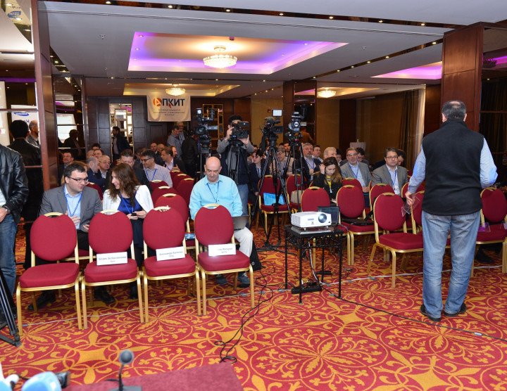 "Summit delle tecnologie informatiche – incontro dei leader dell'industria", Yerevan. 1-3 aprile, 2015. Numero di partecipanti: 130