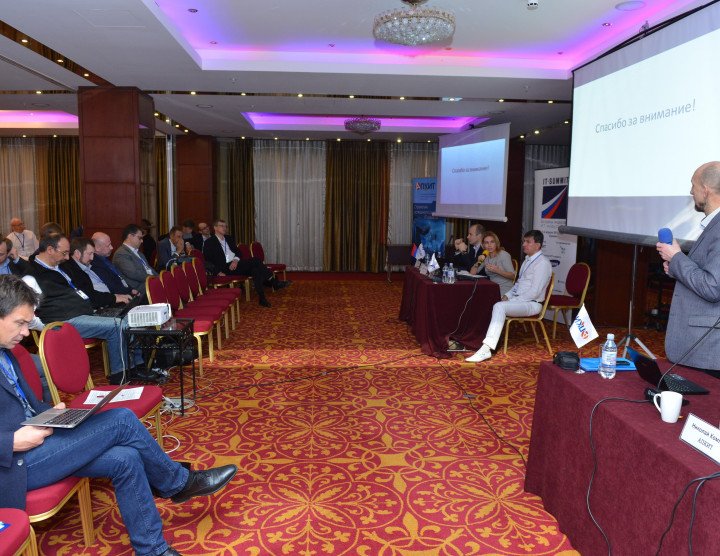 "Summit delle tecnologie informatiche – incontro dei leader dell'industria", Yerevan. 1-3 aprile, 2015. Numero di partecipanti: 130