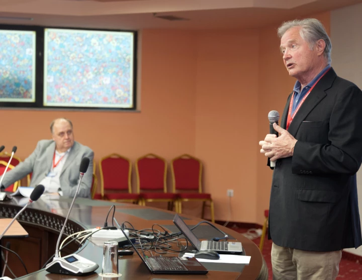 "25º taller anual internacional de Física Láser", Yereván. 10-16 de julio, 2016. Número de participantes: 400