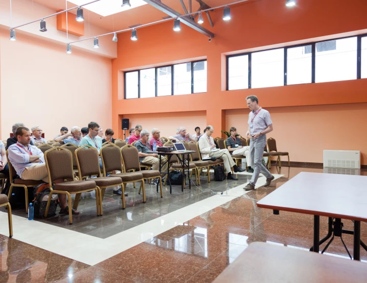 "25º taller anual internacional de Física Láser", Yereván. 10-16 de julio, 2016. Número de participantes: 400