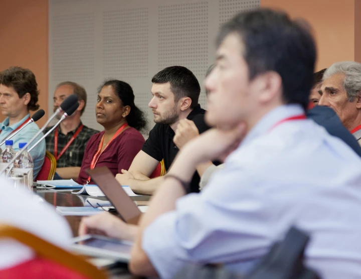 "25º taller anual internacional de Física Láser", Yereván. 10-16 de julio, 2016. Número de participantes: 400