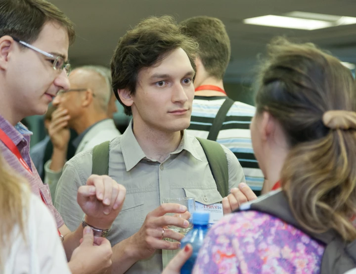 "25º taller anual internacional de Física Láser", Yereván. 10-16 de julio, 2016. Número de participantes: 400