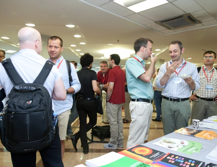 "25º taller anual internacional de Física Láser", Yereván. 10-16 de julio, 2016. Número de participantes: 400