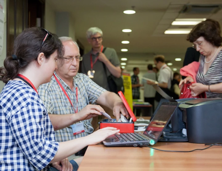 "25º taller anual internacional de Física Láser", Yereván. 10-16 de julio, 2016. Número de participantes: 400