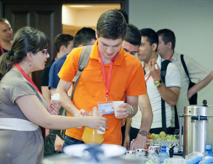 "25º taller anual internacional de Física Láser", Yereván. 10-16 de julio, 2016. Número de participantes: 400