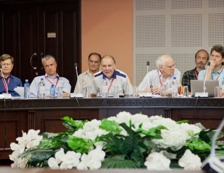 "Il 25 seminario annuale internazionale di fisica dei laser", Yerevan. 10-16 luglio, 2016. Numero di partecipanti: 400