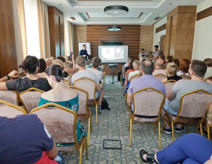 Conferencia de Concesionarios Oasis – "Corazón de granada", Yereván. 13-18 de setiembre, 2018. Número de participantes: 60