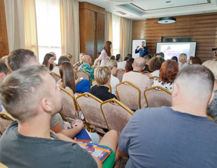Conferencia de Concesionarios Oasis – ”Corazón de granada”, Yereván. 13-18 de setiembre, 2018. Número de participantes: 60